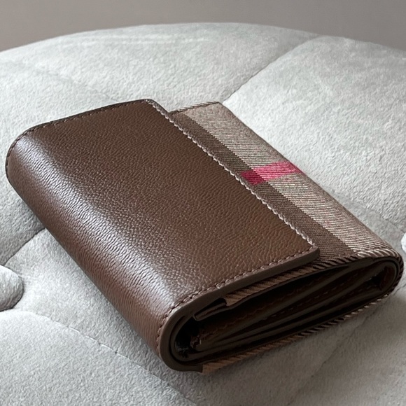 Burberry Check Trifold Wallet in Earth - Picture 4 of 12